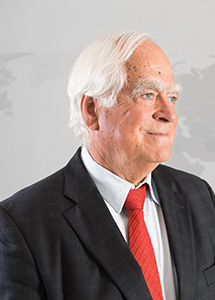 MayJune-peter-eigen-3835